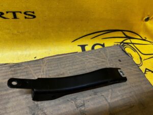 WSPORNIK MOCOWANIE DESKI ROZDZIELCZEJ KONSOLI AUDI A8 D4 4H