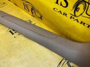 PLASTIK OSŁONA LISTWA PROGU SŁUPKA A PRZÓD LEWY PORSCHE MACAN 95B