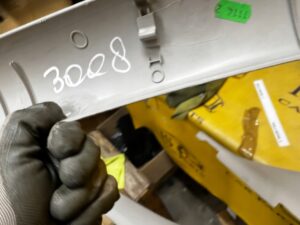 OSŁONA POSZYCIE SŁUPKA A PRZÓD LEWE LEWY PEUGEOT 5008 II 3008 II