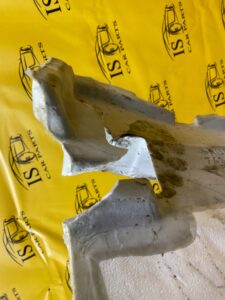 WYGŁUSZENIE WYKŁADZINY PODŁOGI RENAULT KADJAR TYŁ