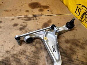 NOWY WAHACZ TYLNY TYŁ LEWY INFINITI Q70