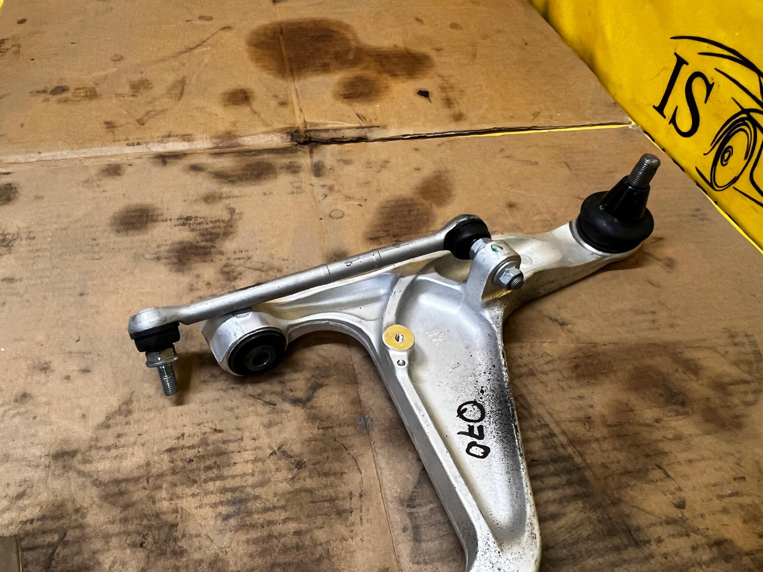 NOWY WAHACZ TYLNY TYŁ LEWY INFINITI Q70