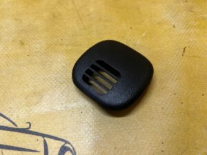 OSŁONA ZAŚLEPKA OTWORU WENTYLACYJNEGO CHEVROLET CORVETTE C5 97-04