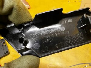 OSŁONA ZAŚLEPKA KLAMKI WEWNĘTRZNEJ DRZWI LEWA PORSCHE MACAN 95B