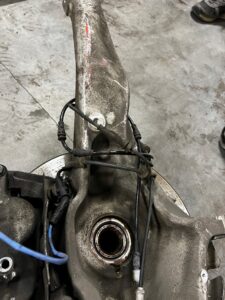 ZWROTNICA TARCZA PRZÓD LEWY LAND ROVER DISCOVERY V 5 L462 2.0 D