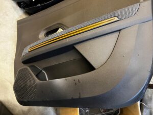 BOCZEK TAPICERKA DRZWI PRAWY PRZÓD DACIA SANDERO STEPWAY III EU