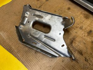 WSPORNIK UCHWYT MOCOWANIE STEROWNIKA KAMERY SURROUND VIEW FORD BRONCO 21-