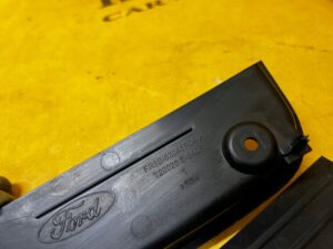 MATA GUMA WKŁADKA SCHOWKA KONSOLI ŚRODKOWEJ FORD MUSTANG VI