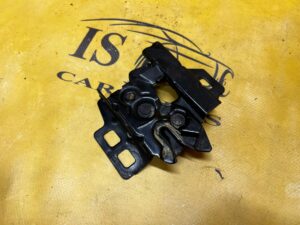 ZAMEK RYGIEL MASKI POKRYWY SILNIKA PRAWY CHEVROLET CORVETTE C5 97-04