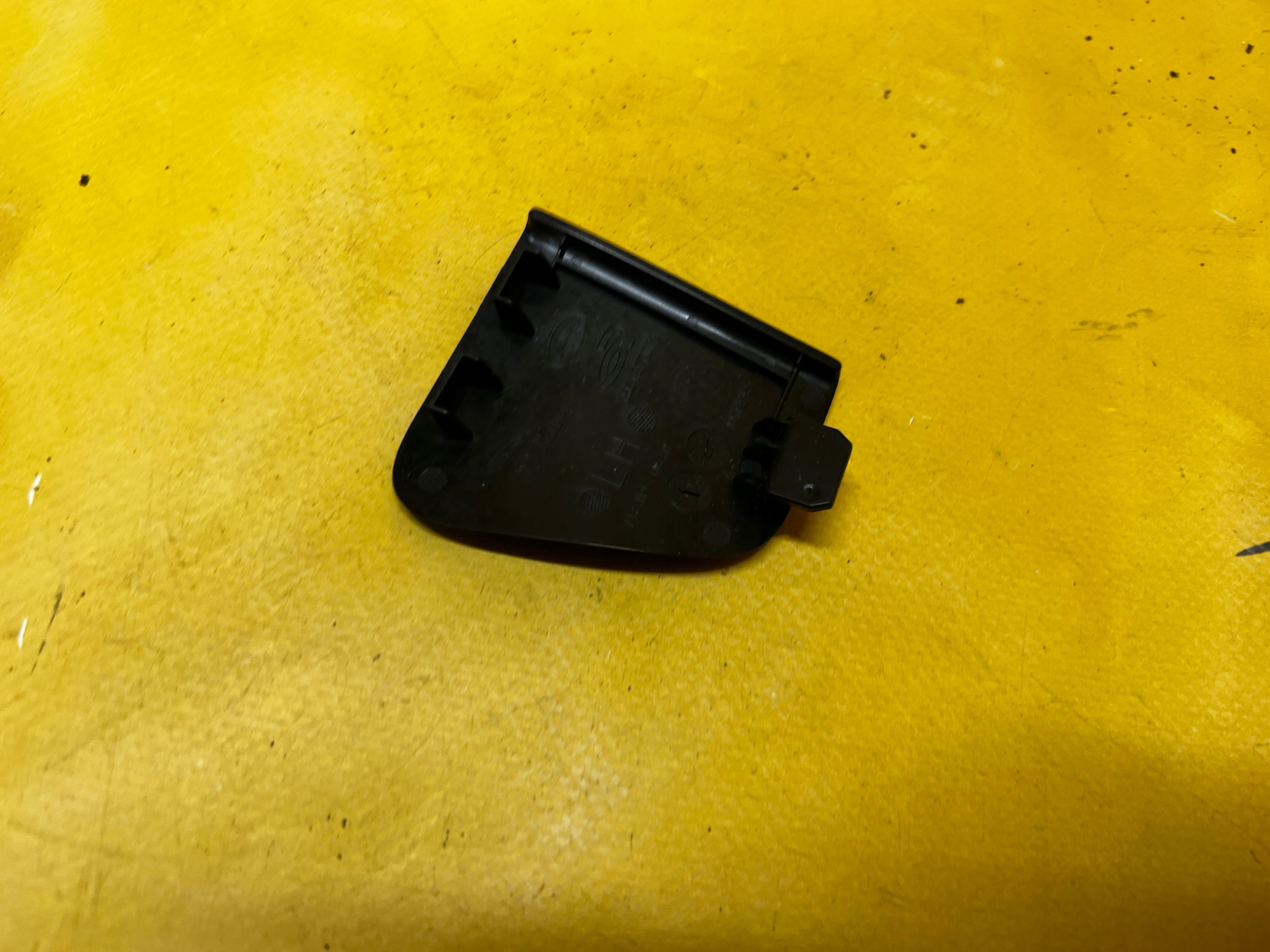 ZAŚLEPKA OSŁONA MASKOWNICA LEWA LAND ROVER DISCOVERY 5 V L462