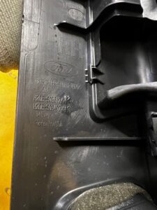 POSZYCIE OSŁONA OBUDOWA SŁUPKA PRZÓD A PRAWY FORD BRONCO 21-