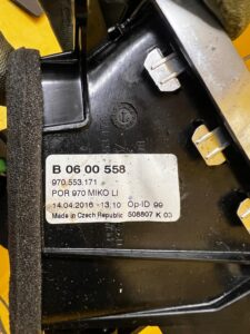 KRATKA NAWIEWU TYŁ LEWA LEWY ŚRODKOWA PORSCHE PANAMERA 970 I LIFT