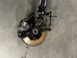 NOGA ZWROTNICA AMORTYZATOR PRZÓD PRAWY PEUGEOT 2008 II 1.5 BLUE HDI