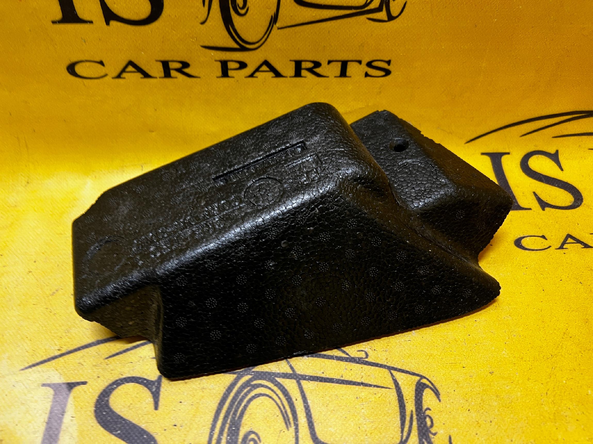 STYROPIAN PODNÓŻEK JEEP GRAND CHEROKEE WK2