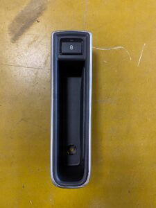 PRZYCISK ZAMYKANIA DRZWI LEWY TYŁ JAGUAR XF X260