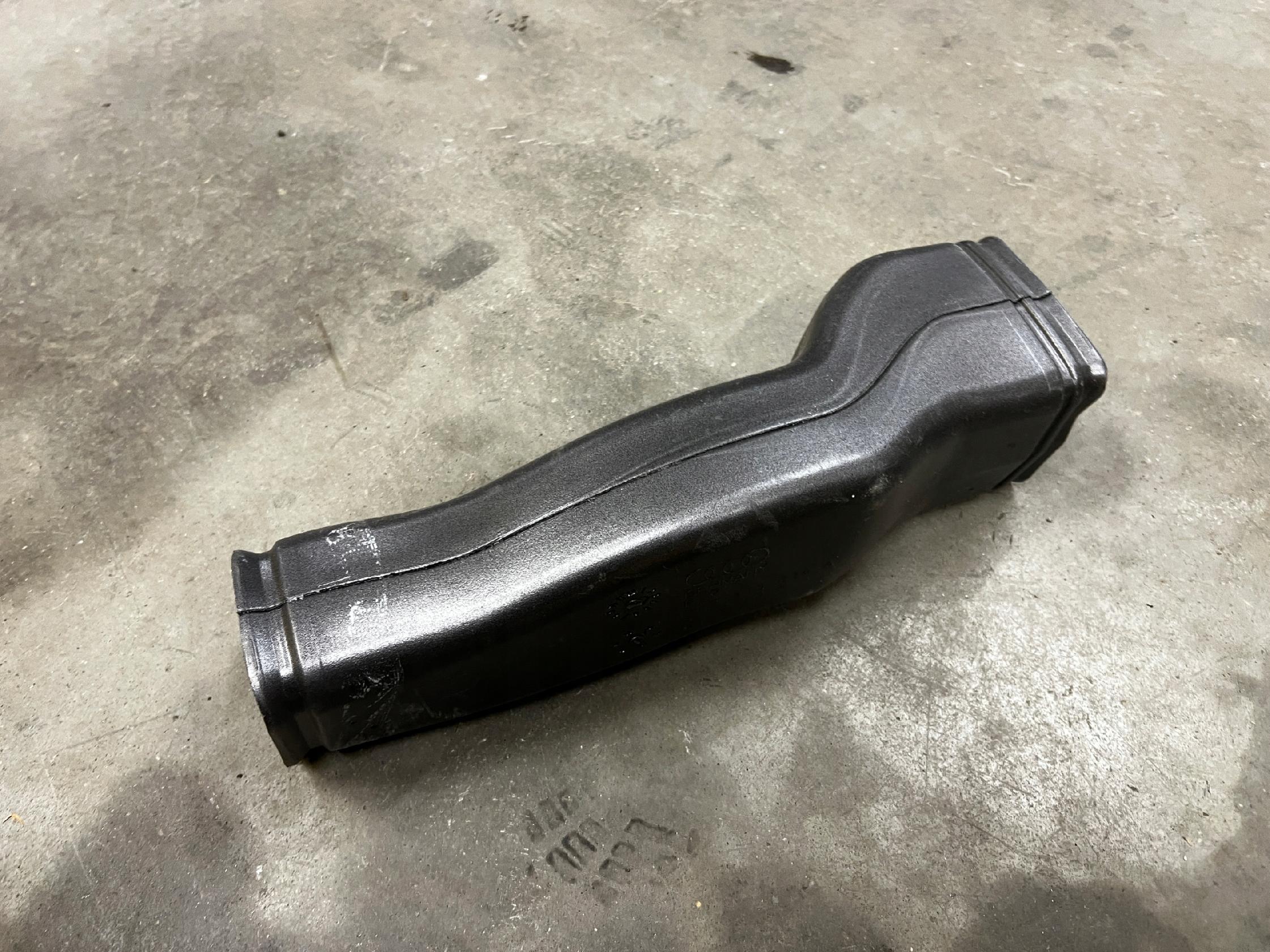 KANAŁ NAWIEW TUNEL POWIETRZA PRAWY AUDI A8 D4