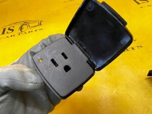 GNIAZDO GNIAZDKO PORT ŁADOWARKA AC 110V 150W FORD EXPLORER MK6