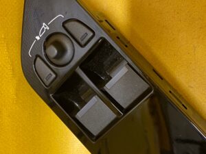 PRZEŁĄCZNIK PANEL SZYB LUSTEREK PRZÓD LEWY RANGE EVOQUE L538 3 DRZWI EU