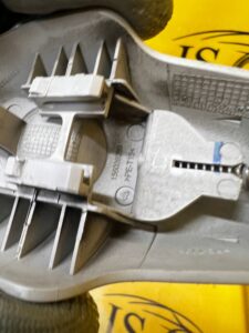 PRZYCISK SUWAK REGULACJI WYSOKOŚCI PASA BEZP. RENAULT CAPTUR I PRZEDLIFT