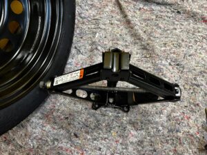 ZESTAW NAPRAWCZY KOŁO DOJAZDOWE LEWAREK FORD ESCAPE MK4 KUGA MK3 155/70 R17