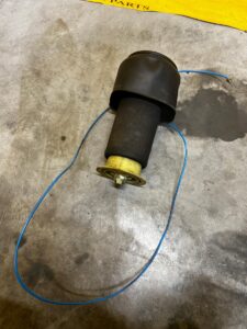 KOMPLET MIECHY MIECH TYŁ TYLNY PNEUMATYCZNY PRAWY LEWY BMW 5 F11