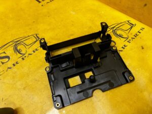 UCHWYT MOCOWANIE RAMKA WYŚWIETLACZA DESKI KONSOLI PORSCHE MACAN 95B