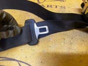 WYSTRZELONY PAS BEZPIECZEŃSTWA TYŁ PRAWY LEWY TESLA MODEL 3 PRZEDLIFT