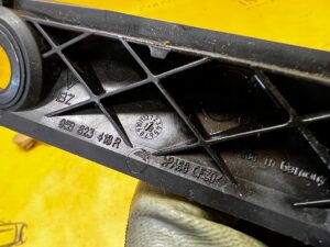 KOMPLET MOCOWANIE WSPORNIK BŁOTNIKA PRZÓD LEWY PRAWY PORSCHE MACAN 95B