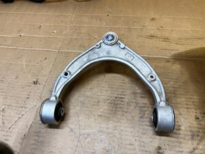 WAHACZ GÓRNY PRZÓD PRZEDNI PRAWY PORSCHE PANAMERA 970 I LIFT