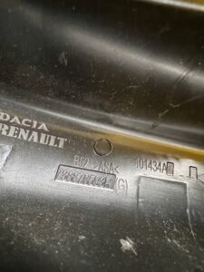 OSŁONA ZAŚLEPKA RELINGU DACHOWEGO TYŁ LEWY DACIA SANDERO II STEPWAY