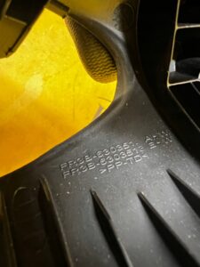 POSZYCIE OSŁONA OBUDOWA SŁUPKA PRZÓD A LEWY FORD MUSTANG VI