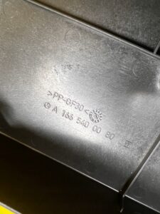 POKRYWA OSŁONA OBUDOWA SKRZYNKI BEZPIECZNIKÓW MERCEDES GL X166