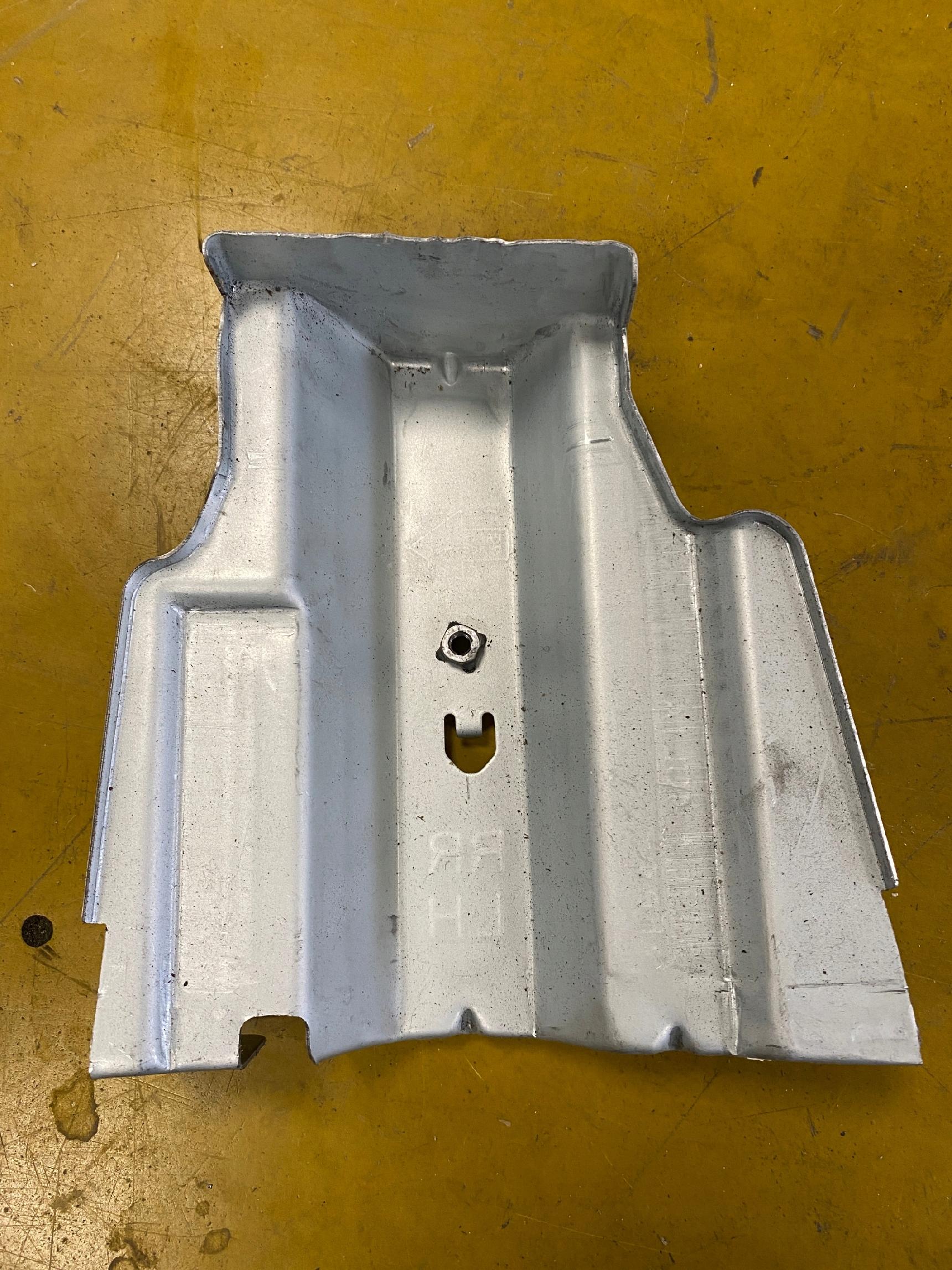 MOCOWANIE BOCZKA BAGAŻNIKA NISSAN X-TRAIL T32