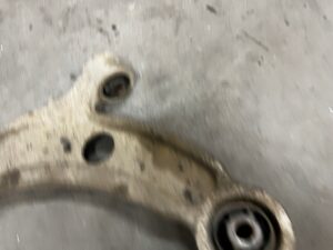 WAHACZ PRZÓD PRZEDNI LEWY PEUGEOT 308 II T9