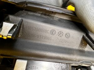 RAMKA KRATKI NAWIEWU TUNELU ŚRODKOWEGO TYŁ BMW 5 G30