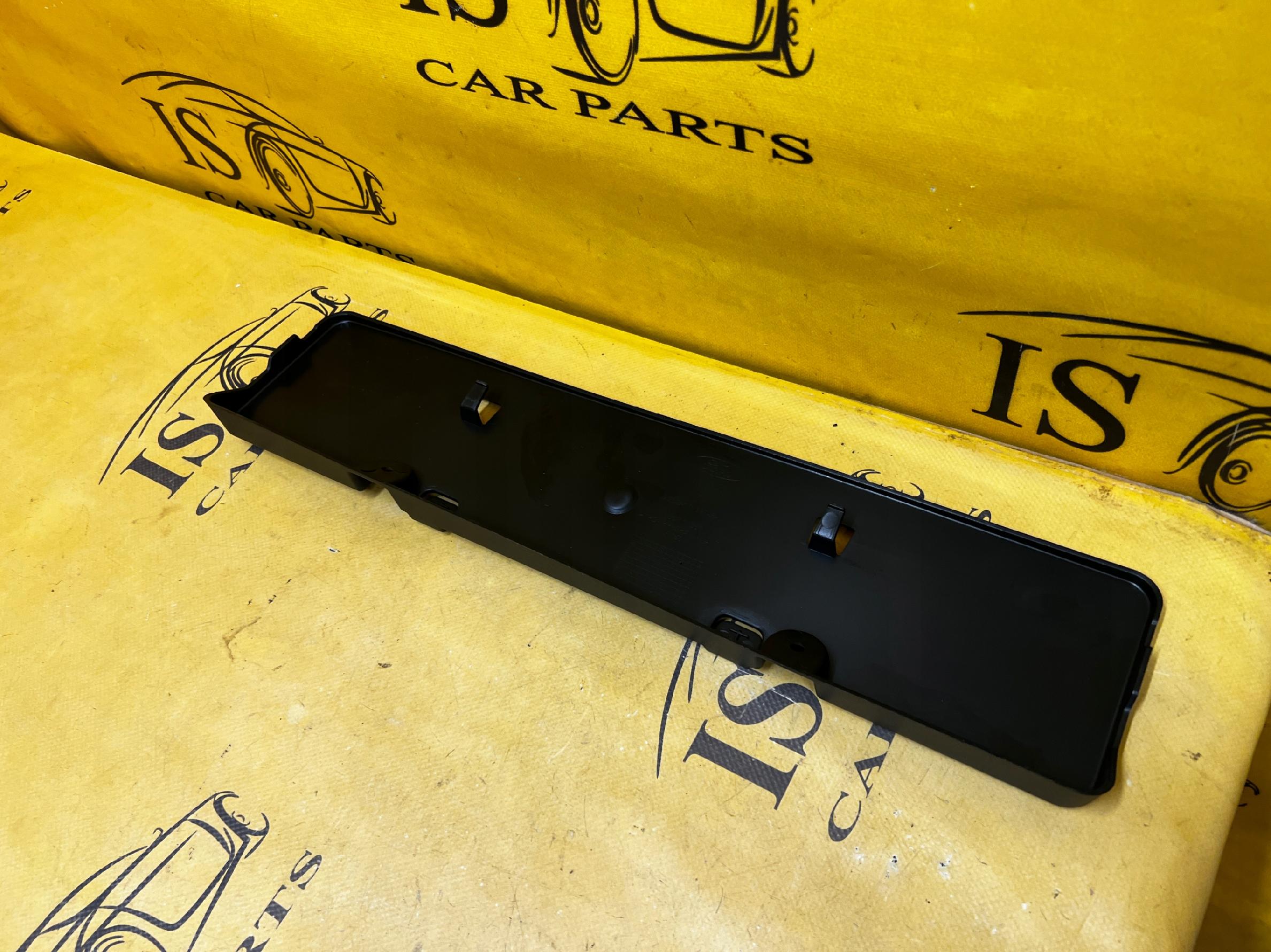 PODSTAWA RAMKA TABLICY REJESTRACYJNEJ PRZÓD FORD BRONCO 21-