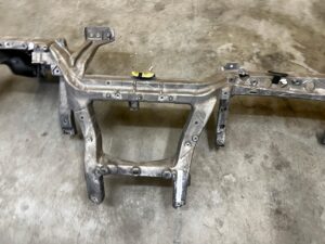 STELAŻ MOCOWANIE RURA BELKA KONSOLI DESKI RANGE ROVER VELAR L560 LHD