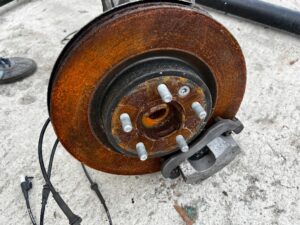 ZWROTNICA PIASTA TARCZA ZACISK TYŁ PRAWY LAND ROVER DISCOVERY V L462 2.0 D