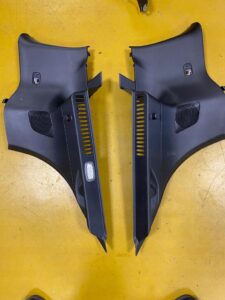 PRAWY BOCZEK TAPICERKA BAGAŻNIKA INFINITI Q30