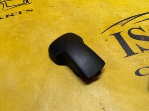 OSŁONA ZAŚLEPKA MOCOWANIA PASA BEZPIECZEŃSTWA PRZÓD PRAWY FORD BRONCO 21-