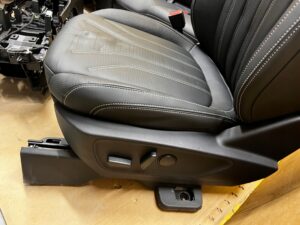 FOTELE SKÓRZANE AIRBAG WNĘTRZE PODŁOKIETNIK FORD KUGA MK3 EU VIGNALE