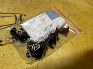 10 X ZACZEP KLAMRA MOCOWANIE BMW NOWE OEM