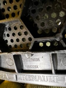 KRATKA ZAŚLEPKA MASKOWNICA GŁOŚNIKA DESKI LEWA RENAULT MEGANE IV