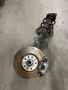 NOGA ZWROTNICA AMORTYZATOR PRZÓD PRAWY PEUGEOT 3008 II 5008 II 1.6 BLUE HDI