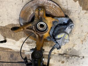 MCPHERSON PRAWY PRZÓD NOGA AMORTYZATOR ZWROTNICA DACIA SANDERO III 3 1.0TCE