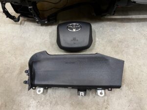 KOMPLET DESKA ROZDZIELCZA KOKPIT KONSOLA 2X PODUSZKI TOYOTA HILUX VIII 8