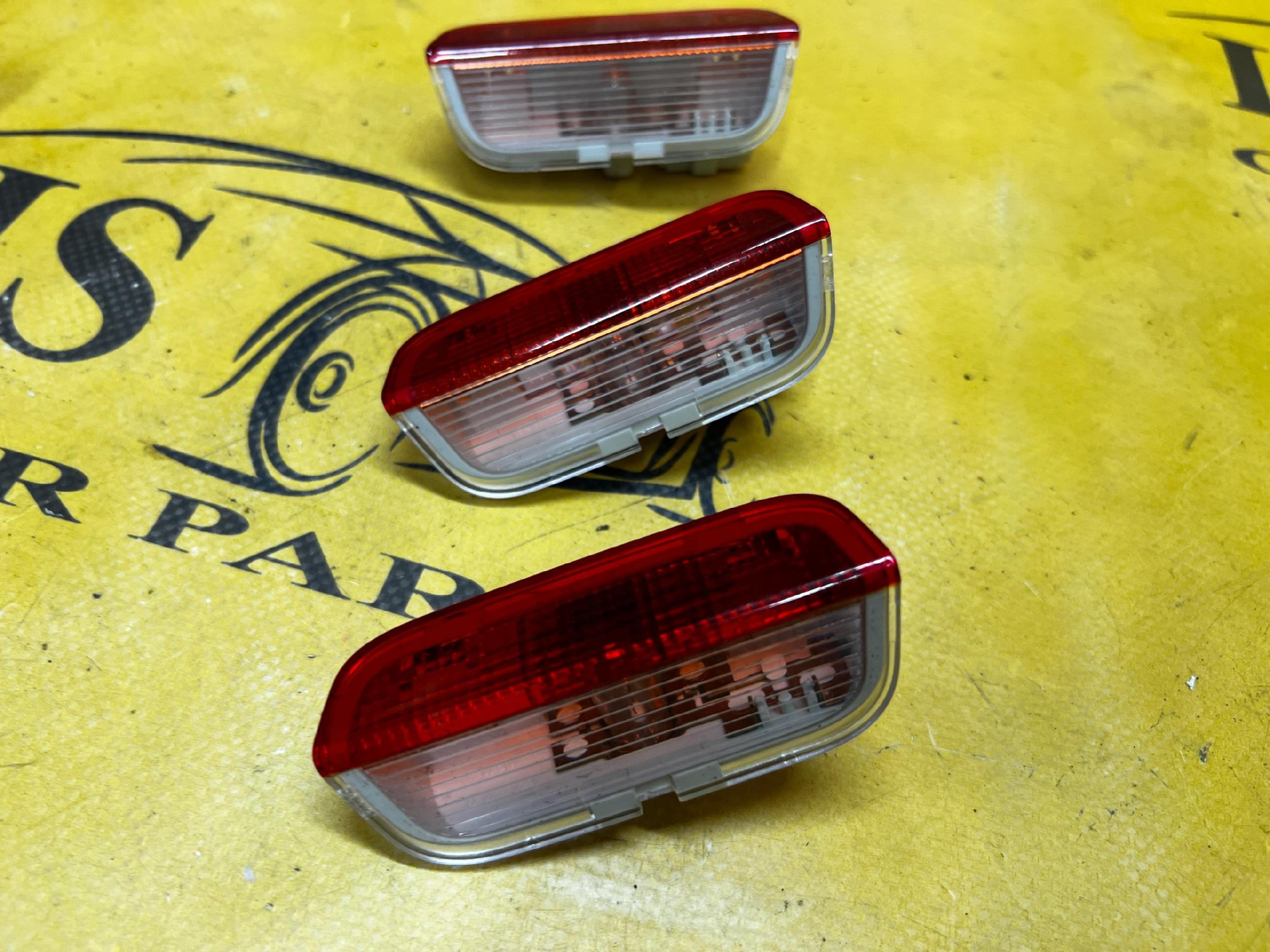 LAMPKA OSTRZEGAWCZA ODBLASK DRZWI PORSCHE MACAN 95B