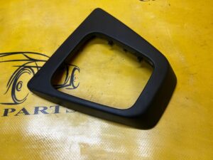 PANEL RAMKA DŹWIGNI ZMIANY BIEGÓW TUNELU ŚRODKOWEGO DACIA LODGY LIFT 2022R