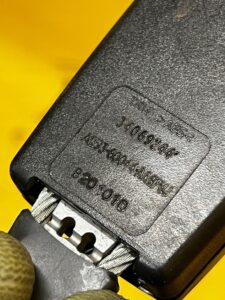 ZAPINKA PASA BEZP KANAPY PRAWY TYŁ JAGUAR XJ X351