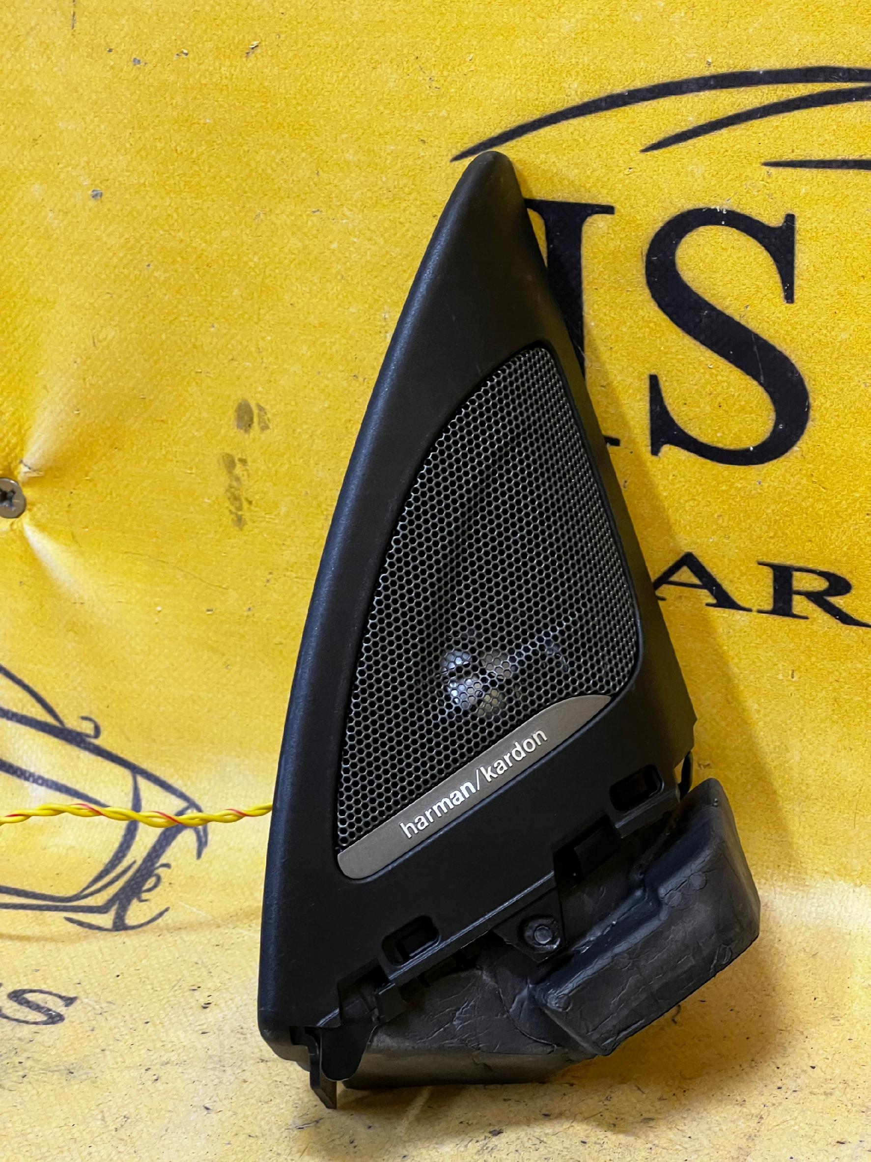 OSŁONA TRÓJKĄT GŁOŚNIK HARMAN KARDON PRAWY BMW F22